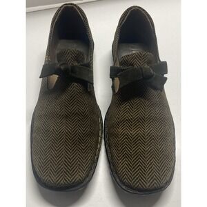 Børn Women's Size 11 Olive Herringbone Loafers Suede Bow Detail Handcrafted